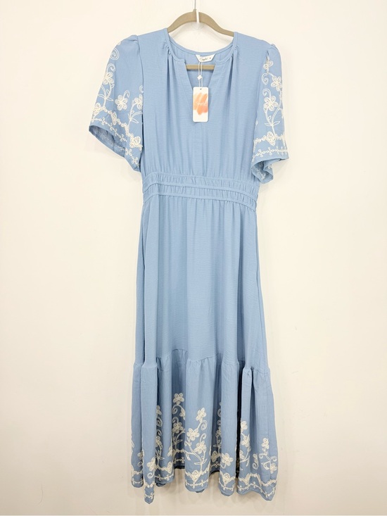 Simplee Apparel Dresses & Skirts - Simplee Blue White Floral Embroidery V Neck Smock Waist Short Sleeve Maxi Dress